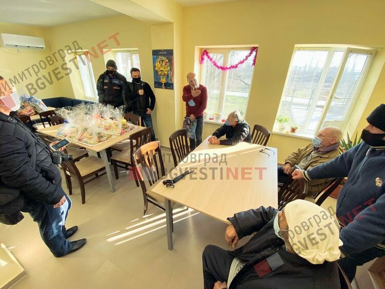 Центърът за временно настаняване получи дарение, но с призив за хляб, консерви, лекарства, дрехи и техник