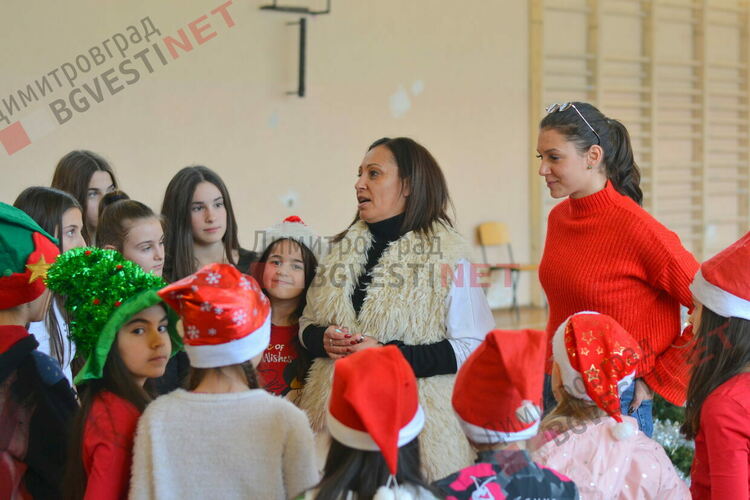 Грациите от димитровградския СК "Афродита" създадоха приказно шоу по случай Коледа и 5-годишнината на клуба