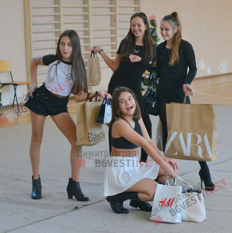 Грациите от димитровградския СК "Афродита" създадоха приказно шоу по случай Коледа и 5-годишнината на клуба