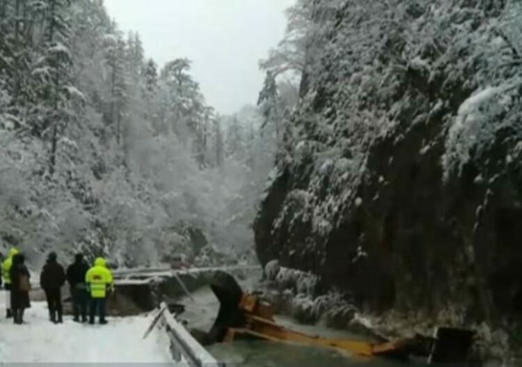 Експерти и военни огледаха пътя за Триград. Хората от четири села продължават да са откъснати от света
