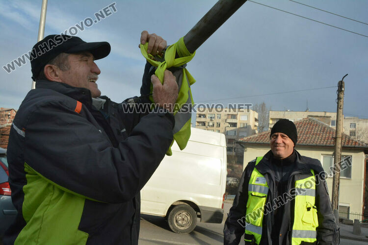Фолксваген събори метален стълб в Хасково