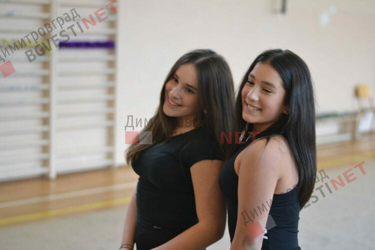 Грациите от димитровградския СК "Афродита" създадоха приказно шоу по случай Коледа и 5-годишнината на клуба