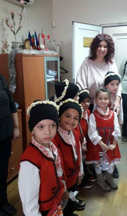 Коледарчета от детска градина „Звездичка“ наричаха за здраве и берекет в община Стамболово