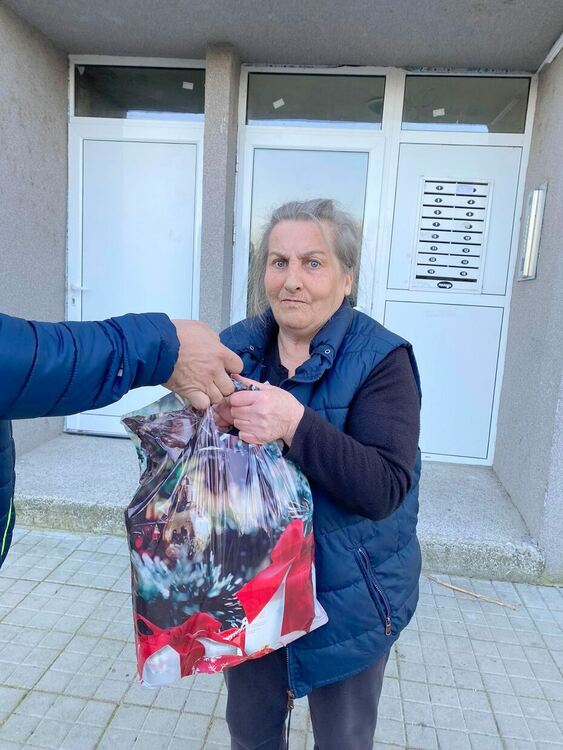 Добрият пример: Хората помагат, нека правим добро, чувството е невероятно!