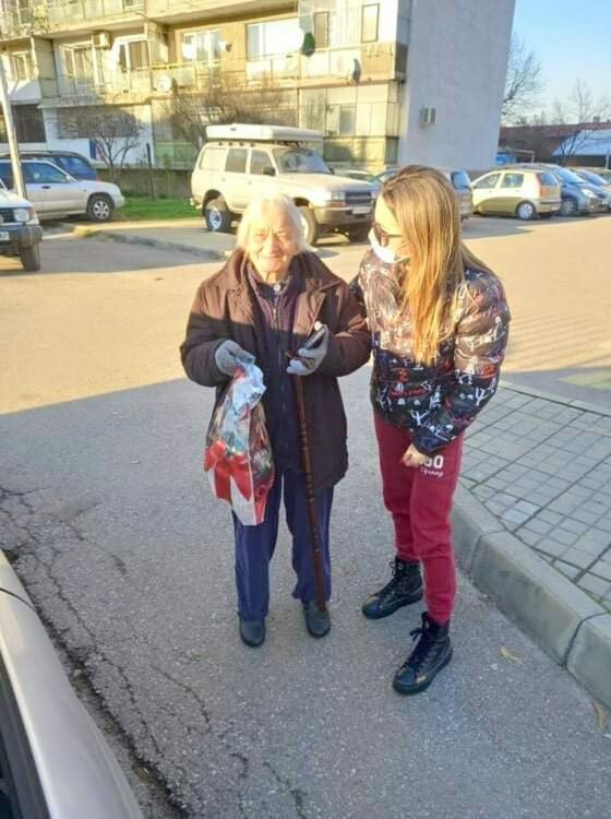 Добрият пример: Хората помагат, нека правим добро, чувството е невероятно!