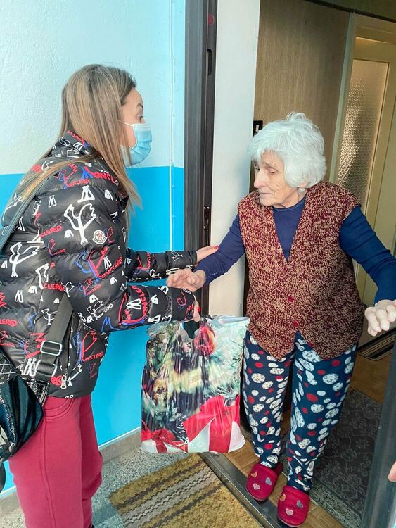 Добрият пример: Хората помагат, нека правим добро, чувството е невероятно!