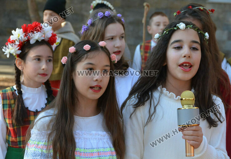 В училище „Св. Иван Рилски“ пазят коледните традиции