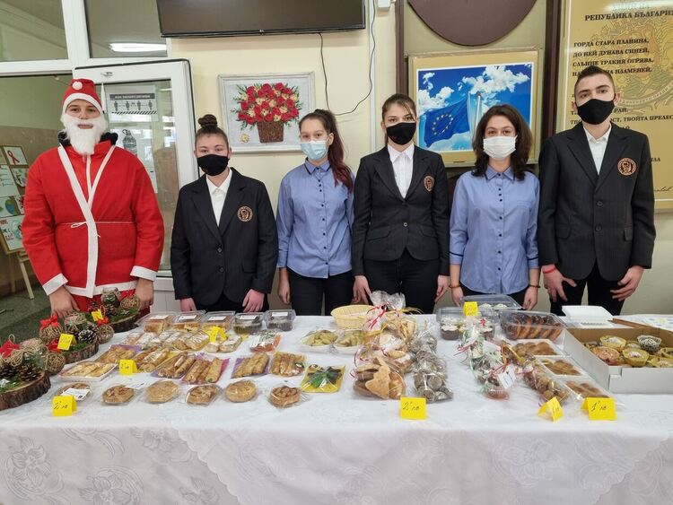 Коледно добротворство