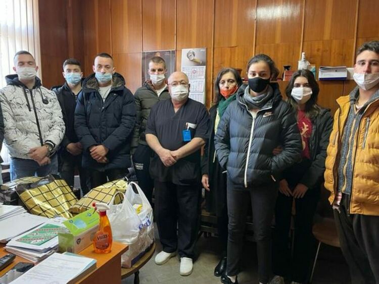 Благотворителна акция на СУ "Антим I" в Златоград за местната болница и хосписа в Неделино