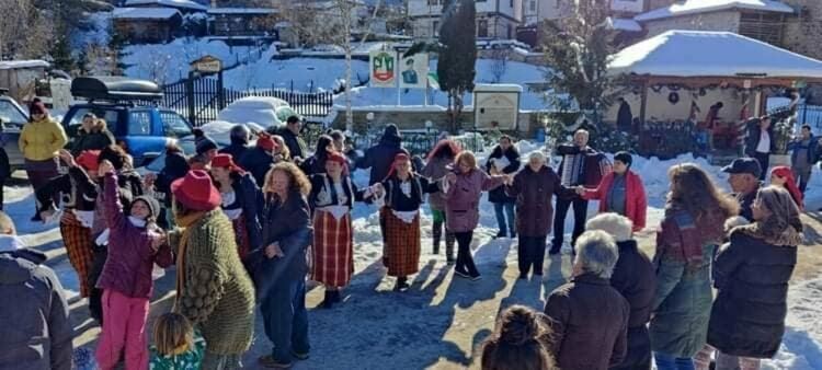 Дядо Коледа раздаде подаръци на малки и големи в с. Полковник Серафимово