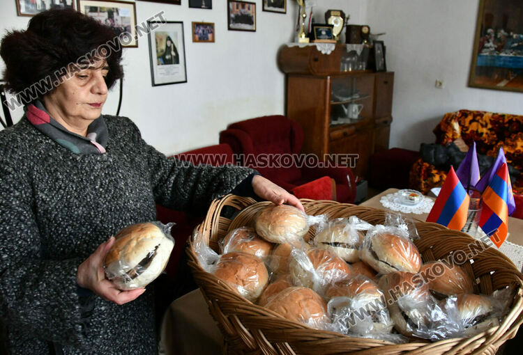 Тържествена служба за храмовия празник в арменската църква „Сурп Степанос“