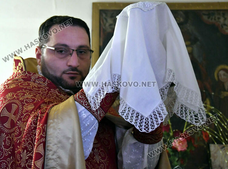 Тържествена служба за храмовия празник в арменската църква „Сурп Степанос“