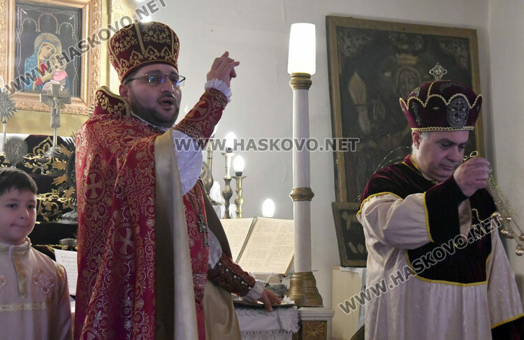 Тържествена служба за храмовия празник в арменската църква „Сурп Степанос“