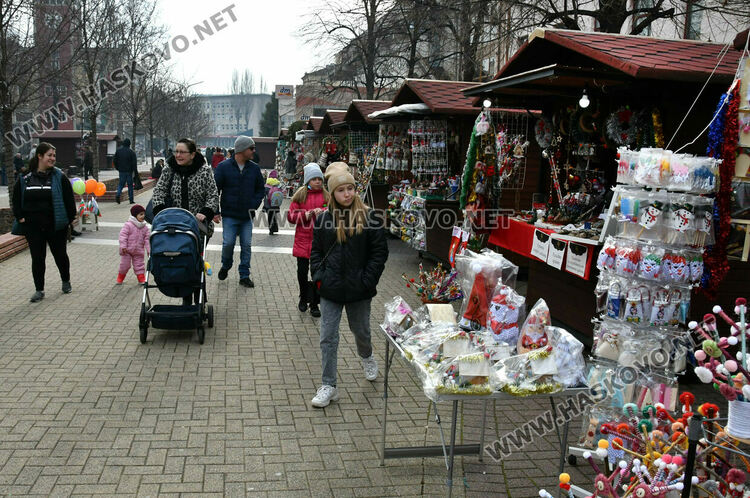 Оживление на базара в центъра на Хасково във втория ден на Коледа