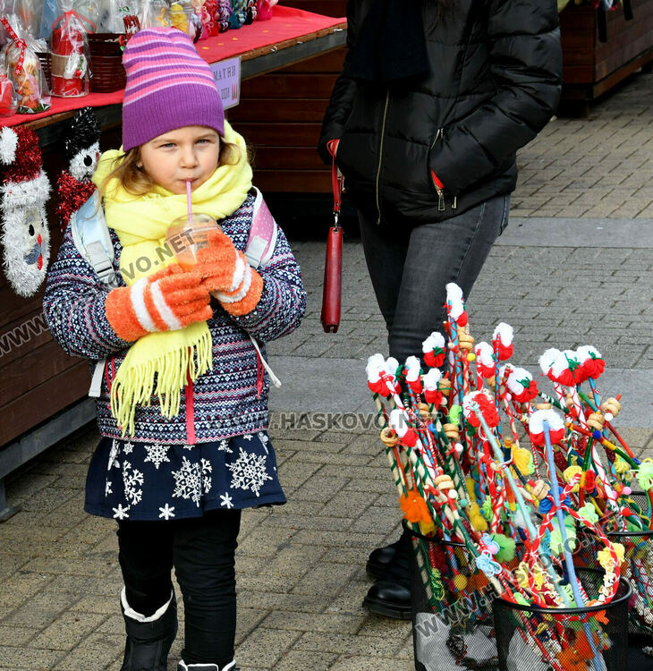 Оживление на базара в центъра на Хасково във втория ден на Коледа