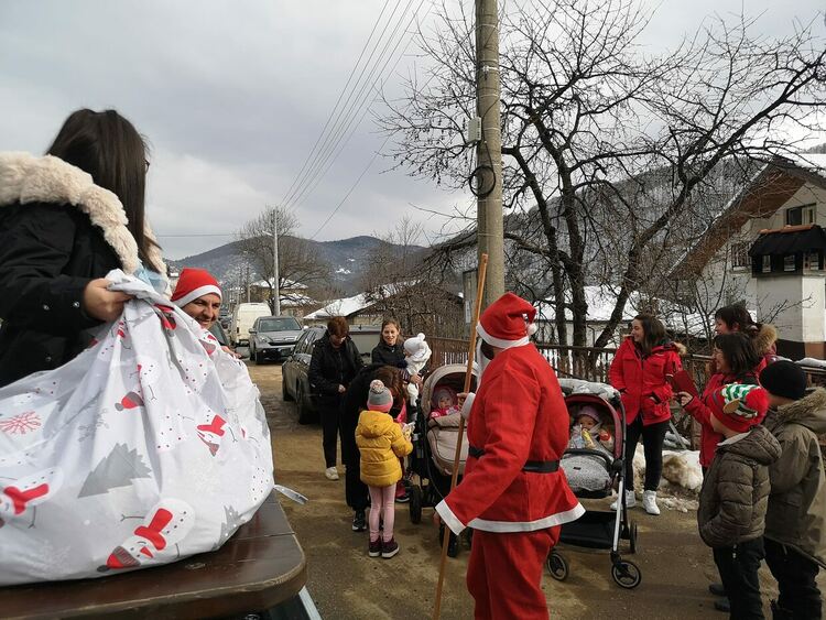Дядо Коледа дойде в Смилян с...мотокултиватор