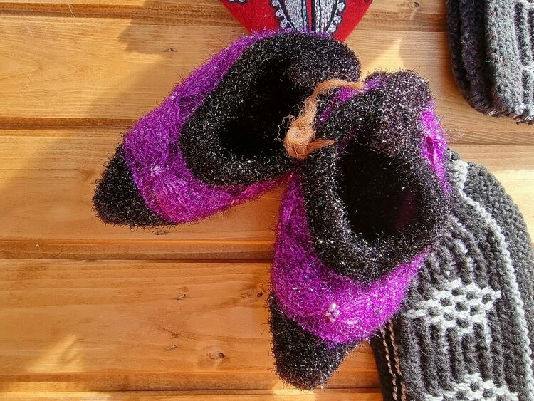 Коледният базар в Баните дни наред събира хората