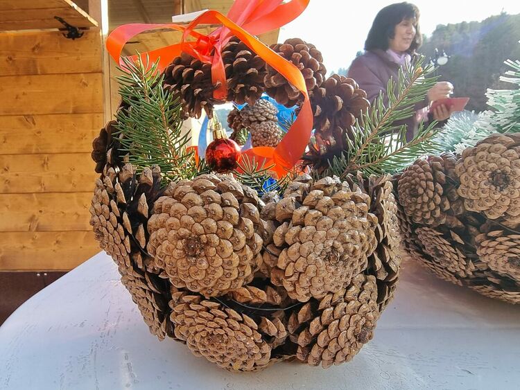 Коледният базар в Баните дни наред събира хората