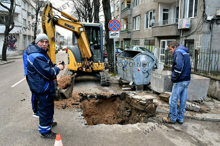 Част от ул. „Кирил и Методий“ без вода заради авария