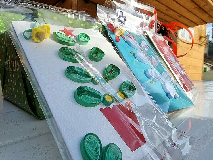 Коледният базар в Баните дни наред събира хората