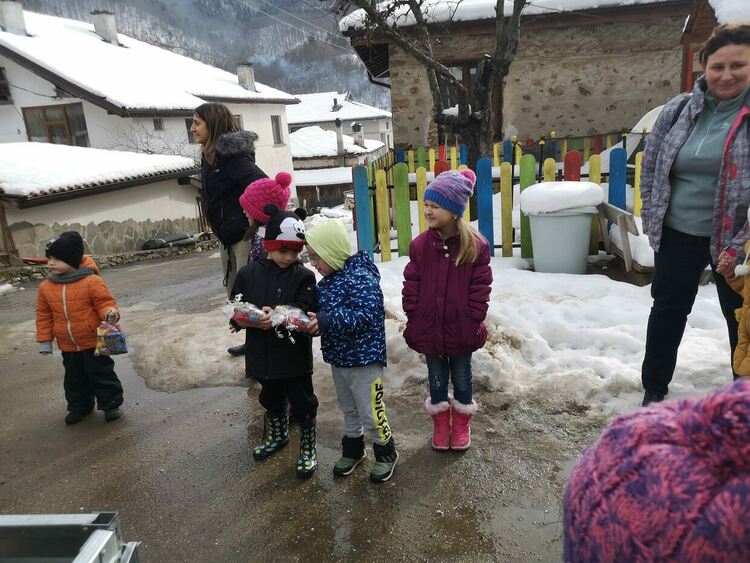 Дядо Коледа дойде в Смилян с...мотокултиватор