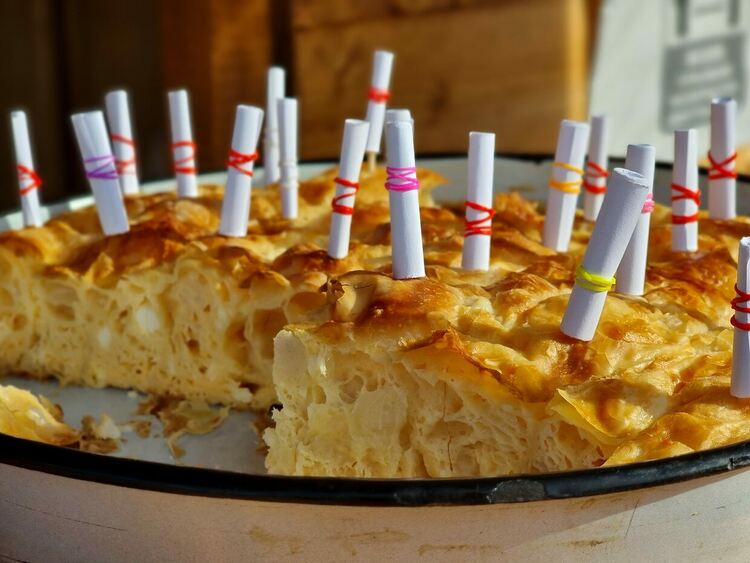 Коледният базар в Баните дни наред събира хората