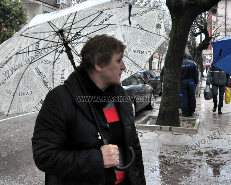 БМВ разби ограда на църква след удар в друго БМВ