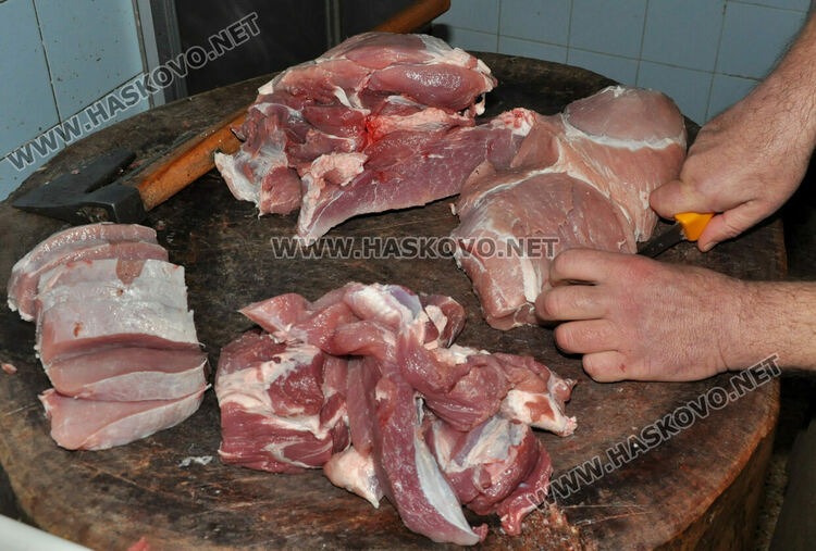 Празничната мръвка задържа цена, поскъпва от новата година