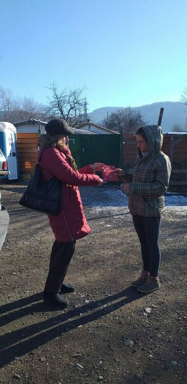 Учениците от X ОУ "Алеко Константинов" направиха дарение за Общинския приют за безстопанствени кучета