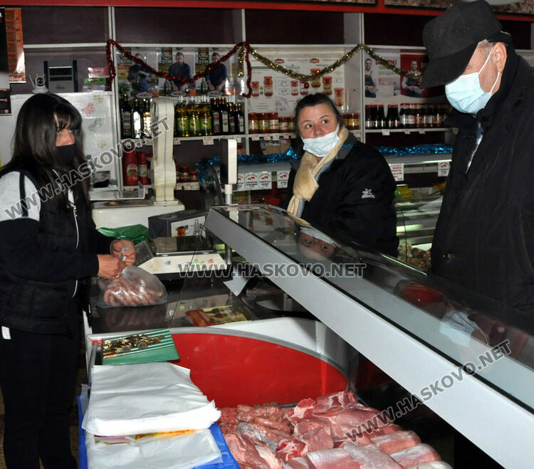 Празничната мръвка задържа цена, поскъпва от новата година