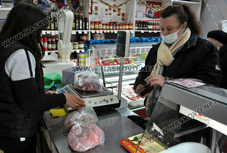 Празничната мръвка задържа цена, поскъпва от новата година