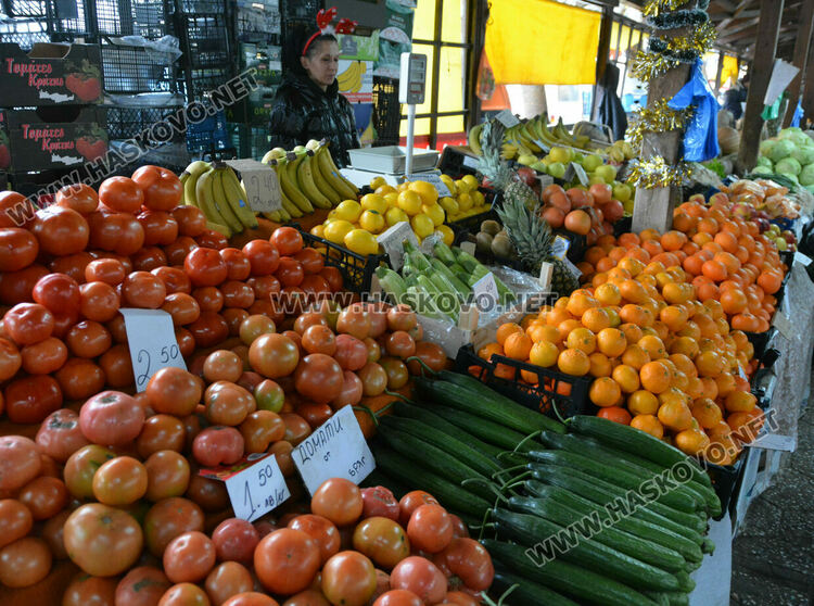 За новогодишната трапеза на пазара: от дрян до ягоди