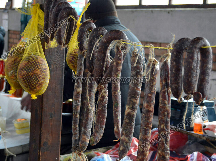 За новогодишната трапеза на пазара: от дрян до ягоди