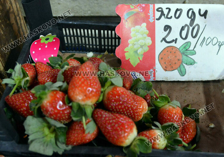 За новогодишната трапеза на пазара: от дрян до ягоди