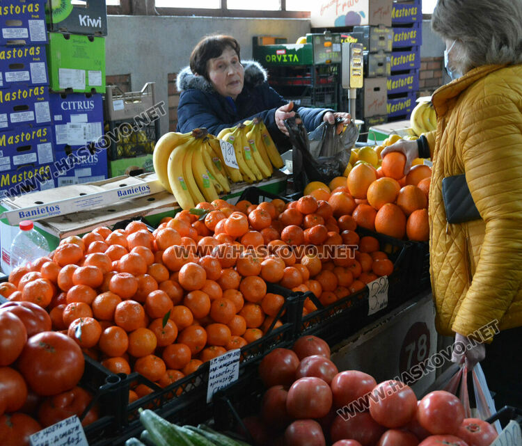 За новогодишната трапеза на пазара: от дрян до ягоди