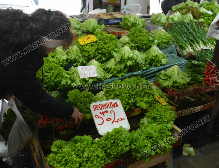 За новогодишната трапеза на пазара: от дрян до ягоди