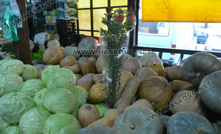 За новогодишната трапеза на пазара: от дрян до ягоди