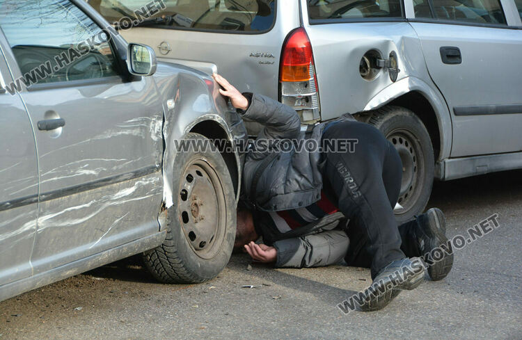 3 коли смачкани в катастрофа при отнето предимство