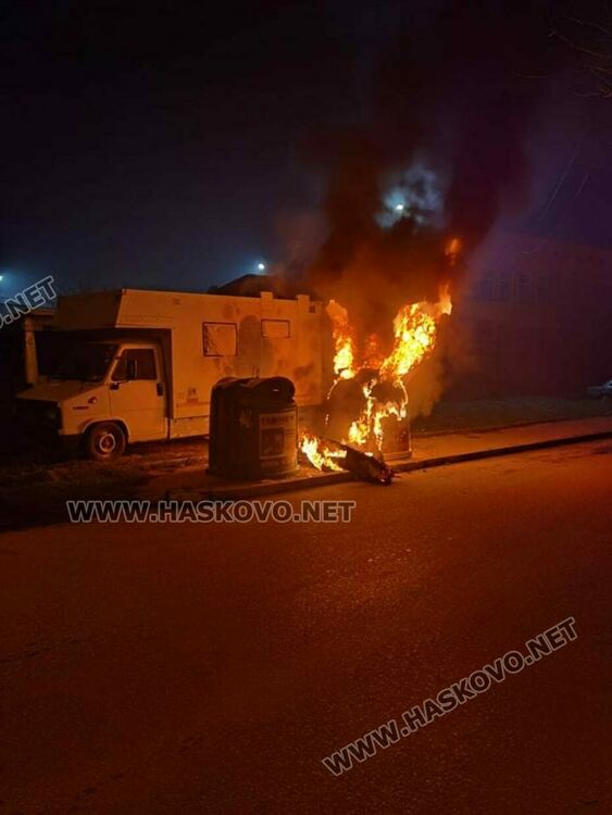 Контейнери изгоряха на улица "Пролет" в Хасково