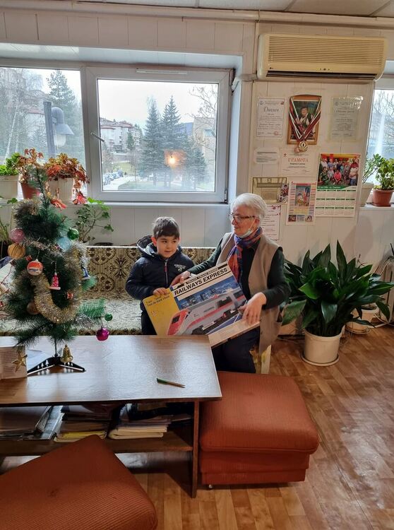 100 деца от Смолян и региона бяха зарадвани с нови играчки и дрехи