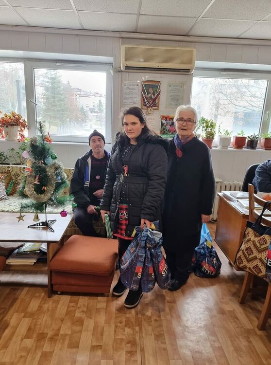 100 деца от Смолян и региона бяха зарадвани с нови играчки и дрехи