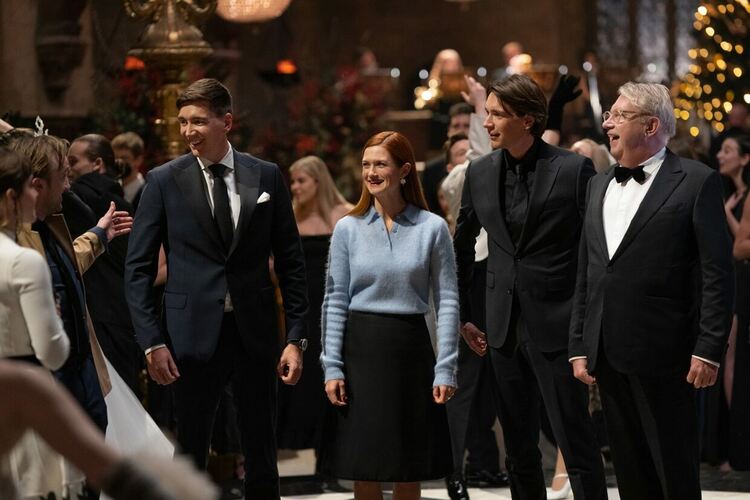 Хари Потър се завръща в Хогуортс след 20 години