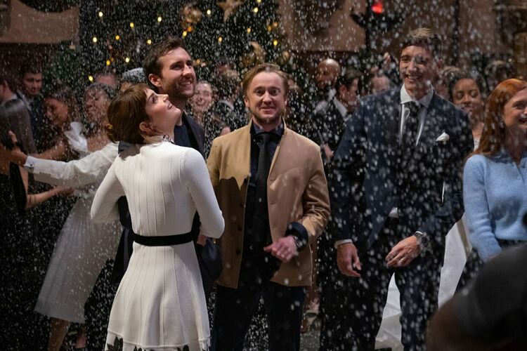 Хари Потър се завръща в Хогуортс след 20 години