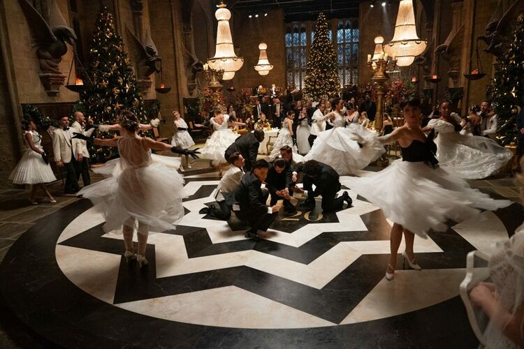 Хари Потър се завръща в Хогуортс след 20 години