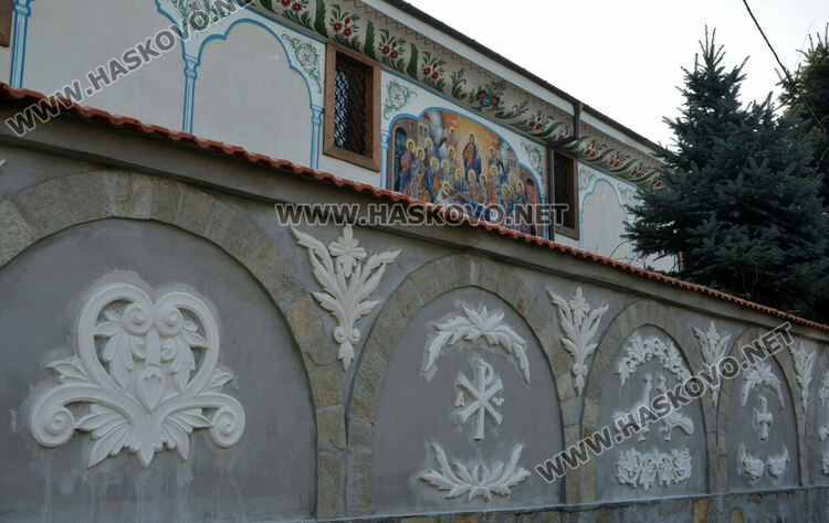 Катедралният храм на Хасково „Св. Богородица“ посреща Ивановден с изографисана апсида