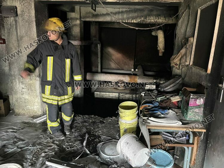 Пожар избухна в котелно на училище, евакуираха учениците