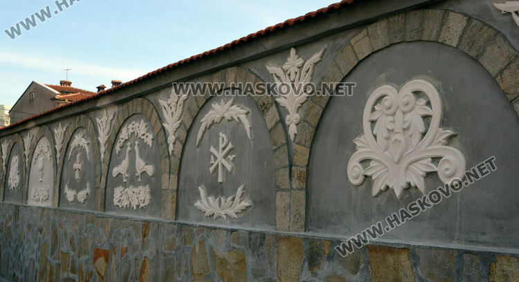 Катедралният храм на Хасково „Св. Богородица“ посреща Ивановден с изографисана апсида