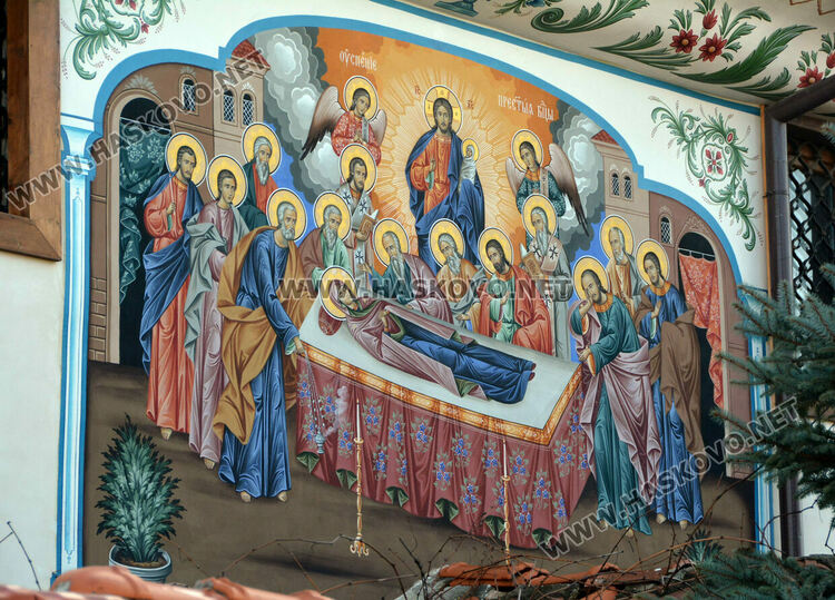 Катедралният храм на Хасково „Св. Богородица“ посреща Ивановден с изографисана апсида