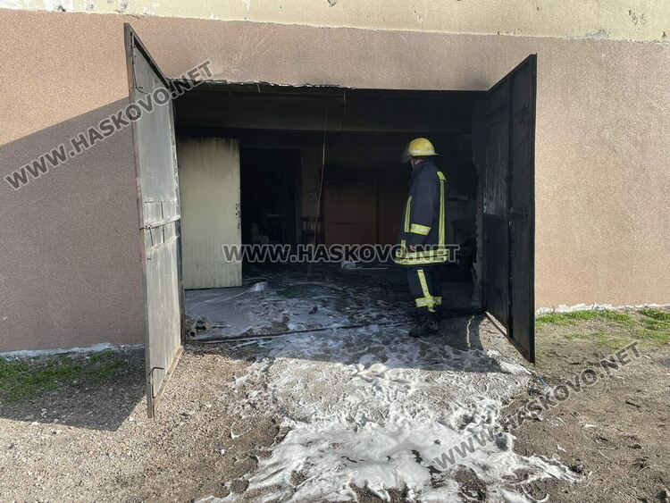 Пожар избухна в котелно на училище, евакуираха учениците