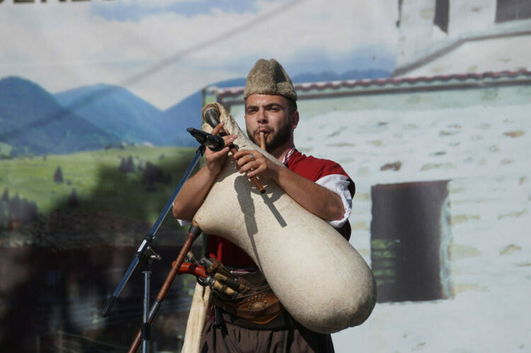 Млади гайдари ще свирят на Богоявление в Кърджали,идва митрополит Николай